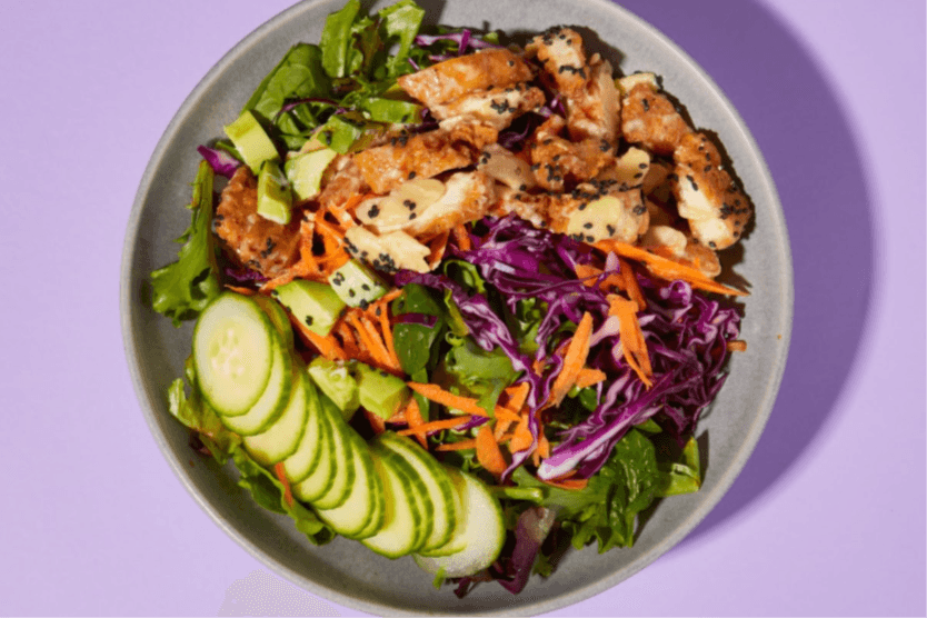 Salade poulet frit amandine