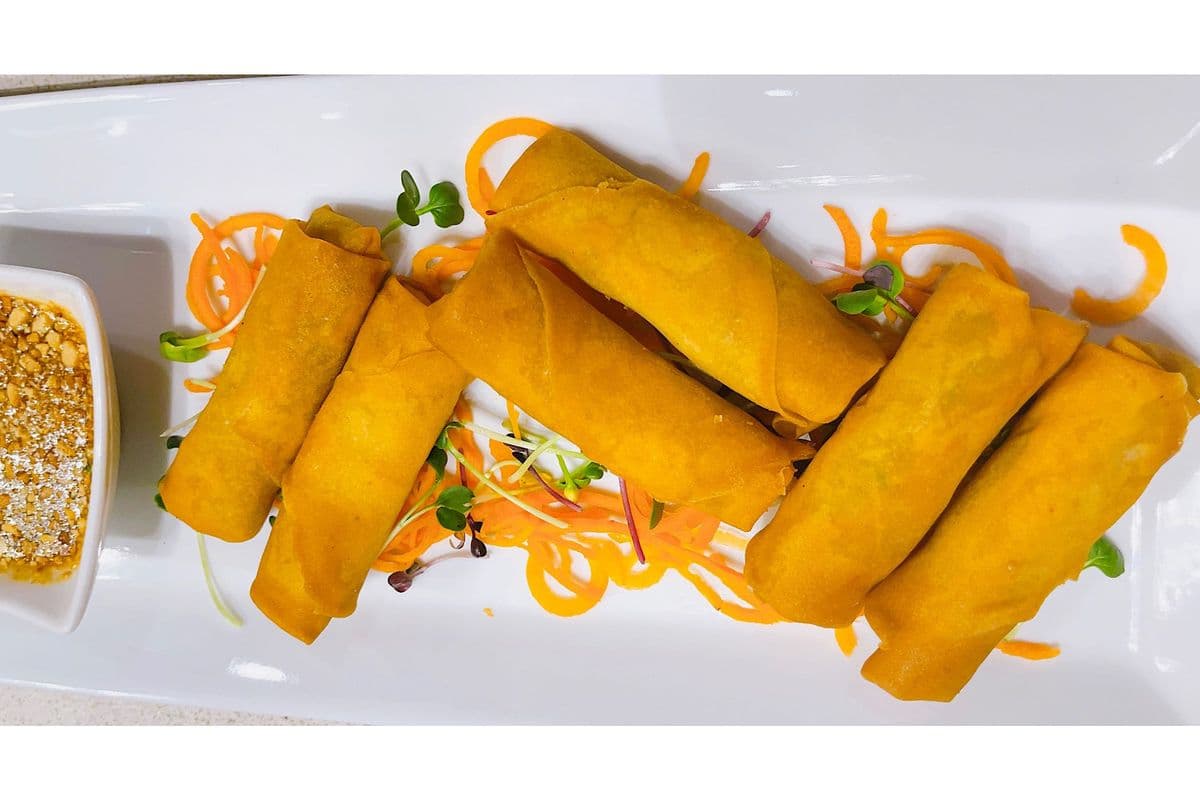 Fried Vegetarian Spring Rolls (6 pcs)