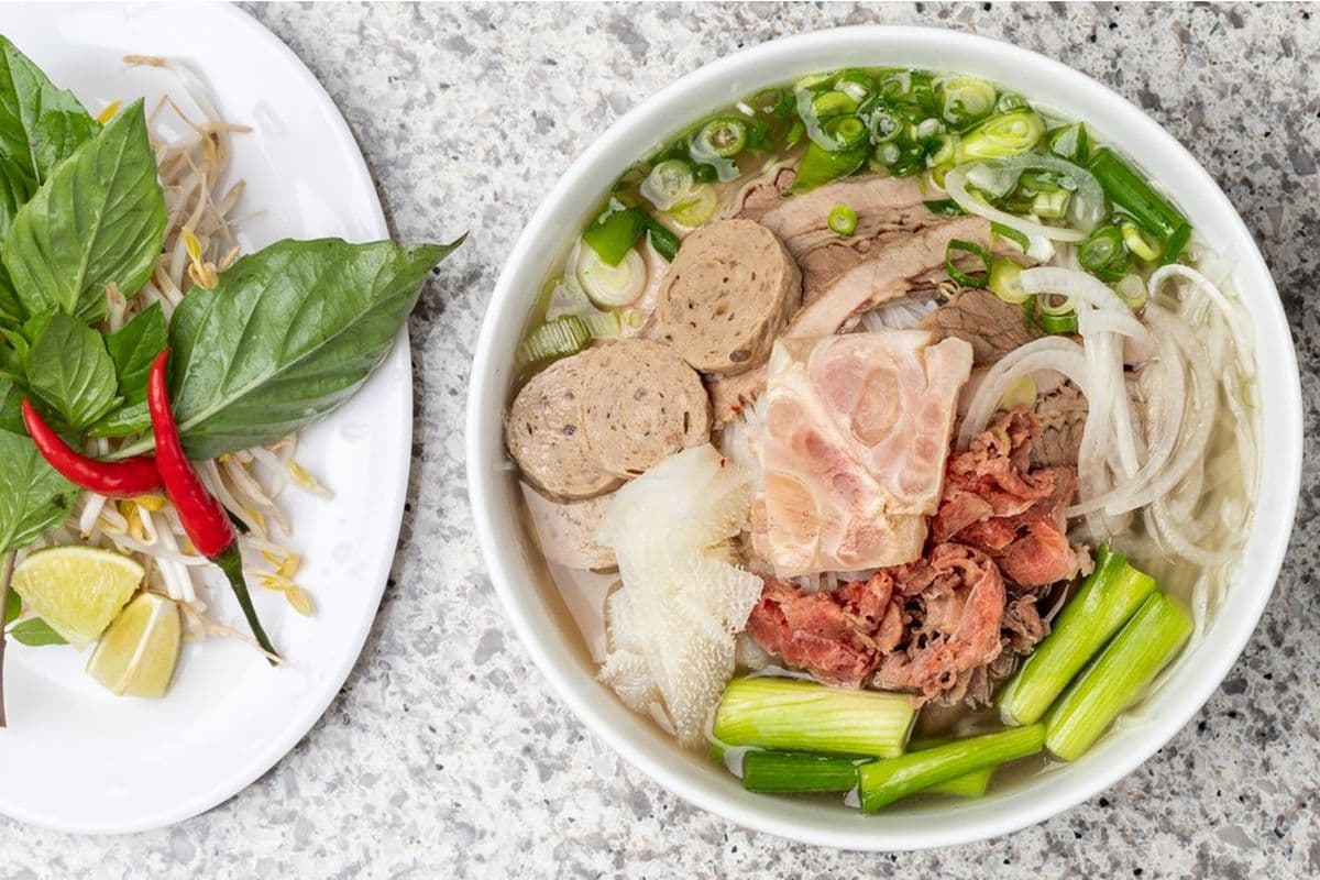 9. Van's Special Beef Noodle Soup - Pho Dac Biet (tai, Nam, Gan, Sach, Bo Vien)