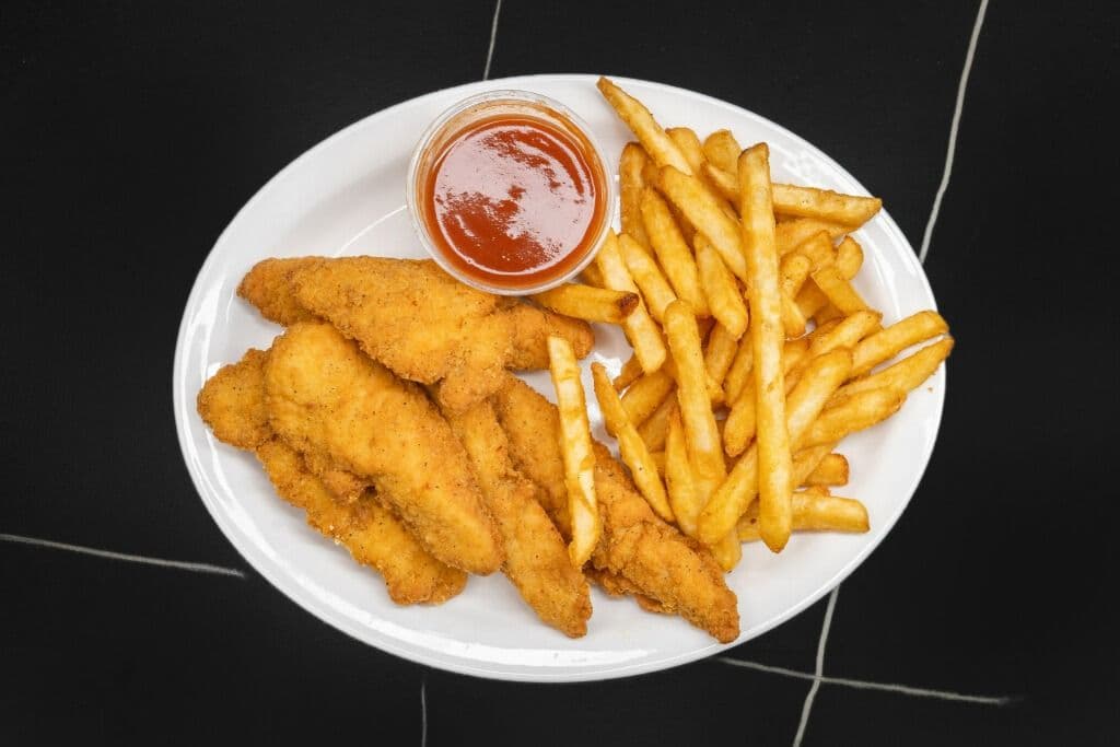 Chicken Fingers (6 pcs) and Fries