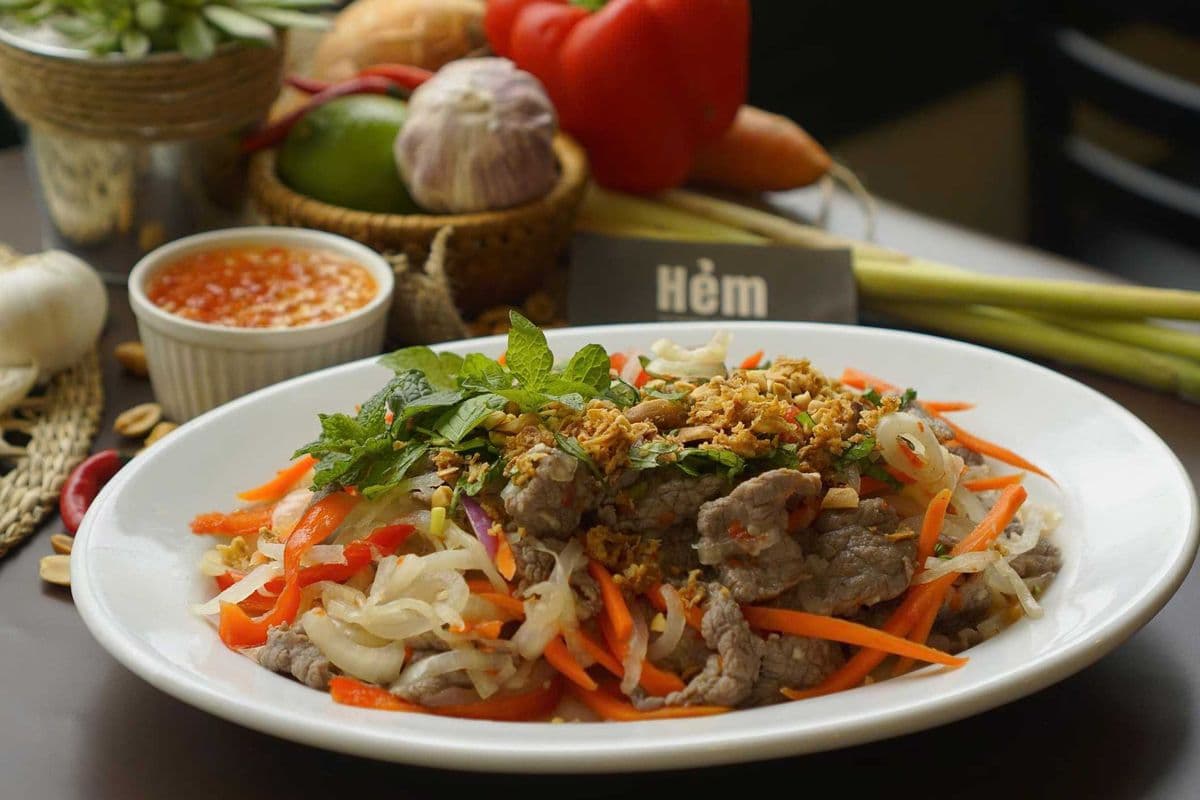 A14. Rare Beef Lime Salad / Gỏi Bò Tái Chanh