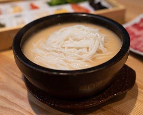 Original Crossing Bridge Rice Noodle (Chicken Soup) / 经典原味鸡汤米线