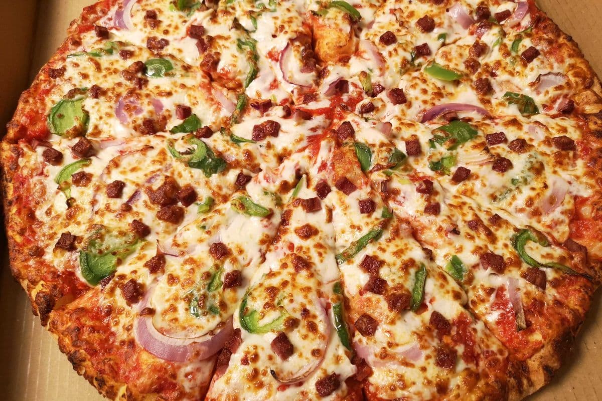 Large 3 Toppings Pizza, 2 Drinks (Can) and 2 Dips