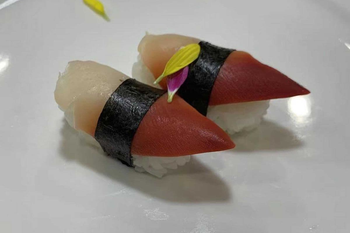 H05. Surf Clam (2pcs) 北极⻉寿司