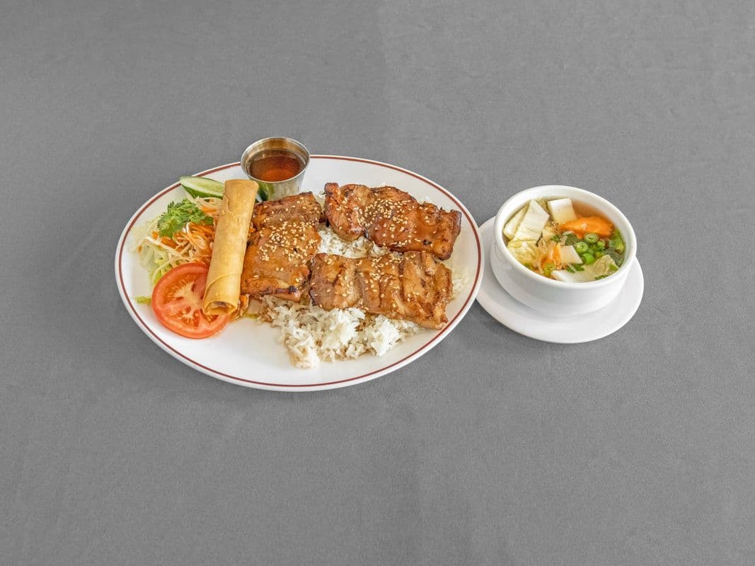 #D COMBO POULET & BOEUF GRILLÉS / Grilled Chicken & Beef Combo Meal