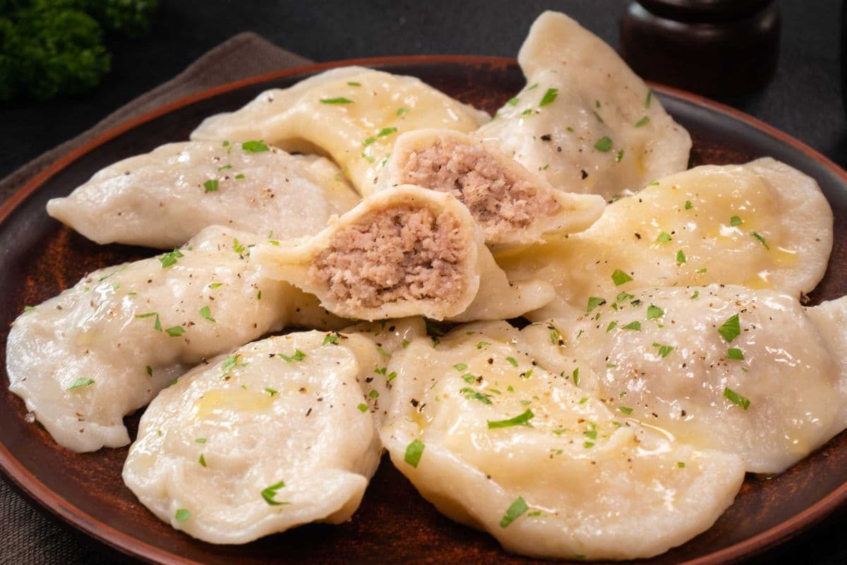 Meat perogies (1 dozen/ 300 gr) (567 Cal)
