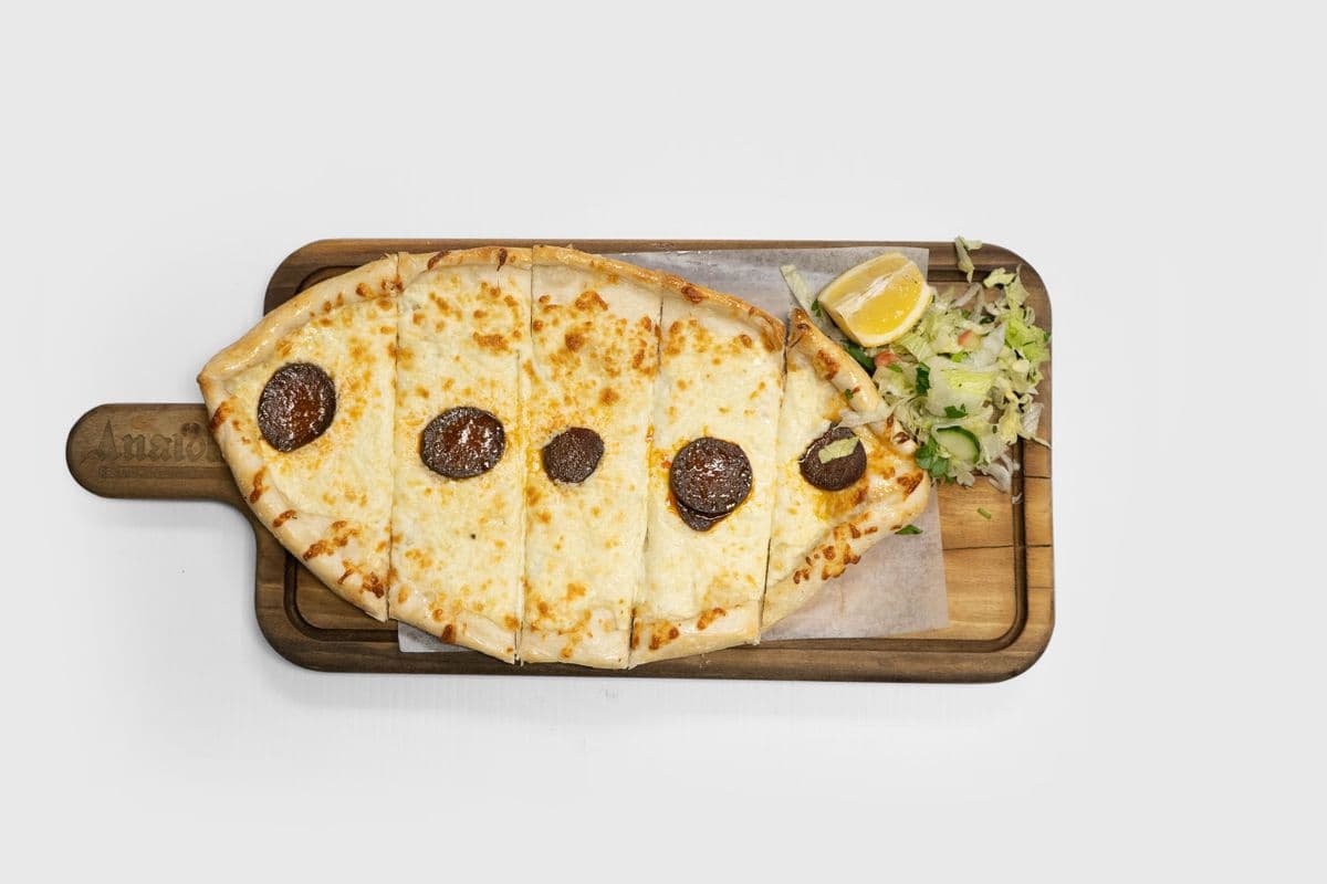 Pidé soujouk et fromage / Sujuk Pide and Cheese