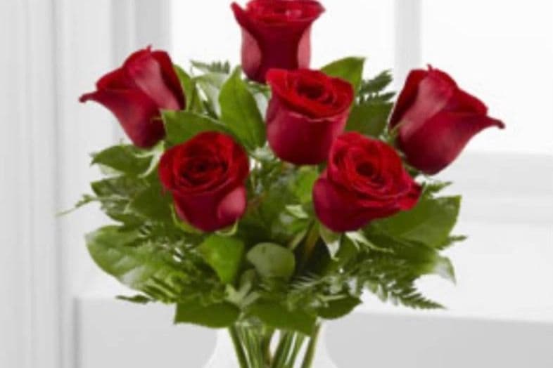 Simply Enchanting 6 Red Roses In A Vase