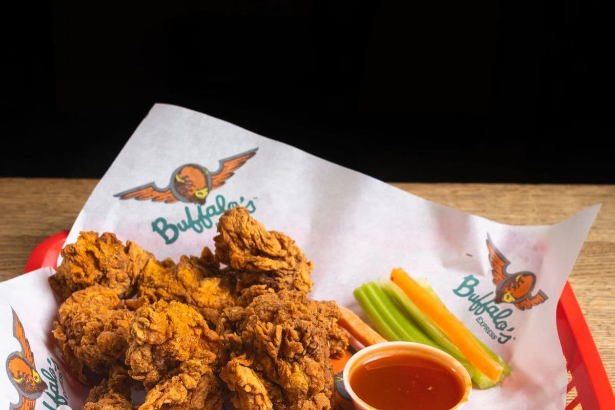 8 SPICY BONELESS WINGS