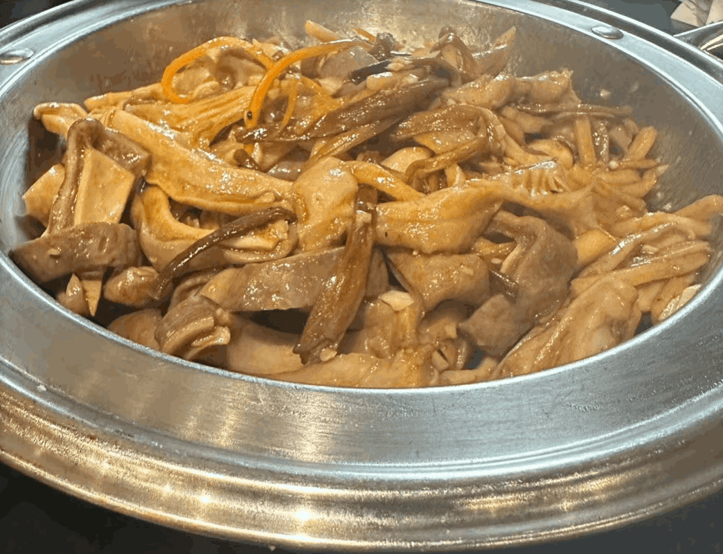 F6 Stir-Fried Pork Tripe with Shredded Vegetables / F6 猪肚炒三丝(虫草花+红萝卜丝+冬笋丝)