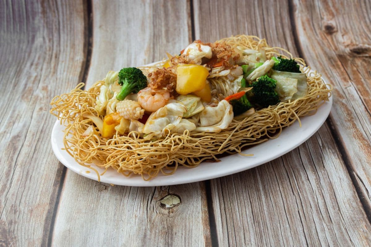 76.Seafood and Vegetables Chow Mein (Mi Xao Gion Do Bien)