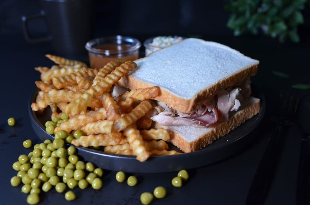 Sandwich au poulet chaud