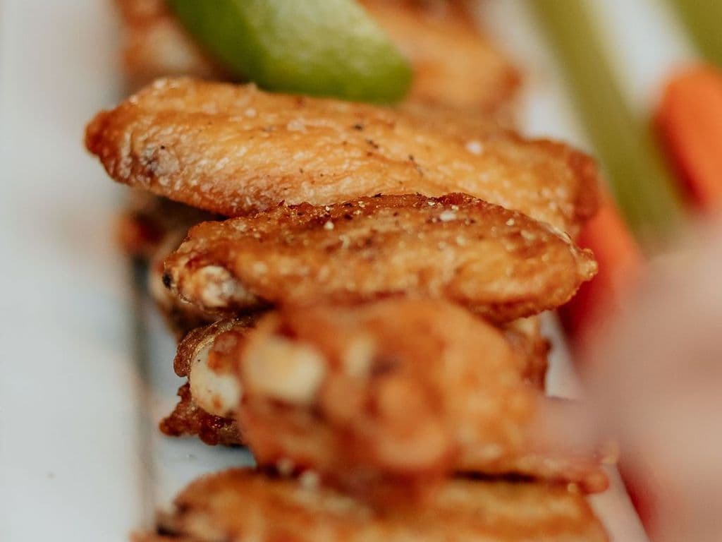 24 Ailes de poulet SEL/POIVRE / 24 SALT/PEPPER Chicken Wings