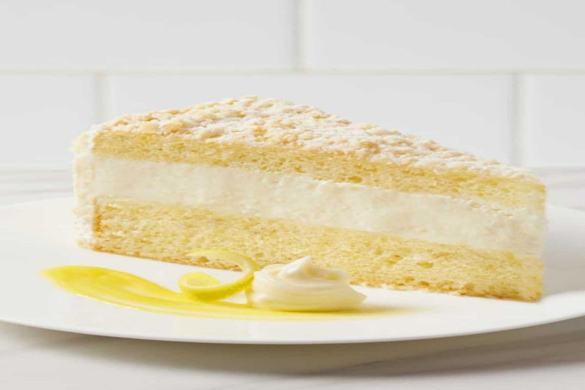 Creamy Vanilla and Lemon Cake Slice