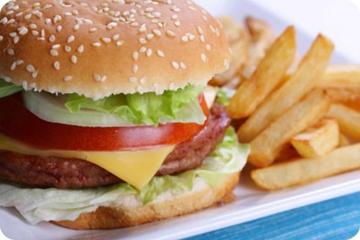Deluxe Burger (Eight Ounces)