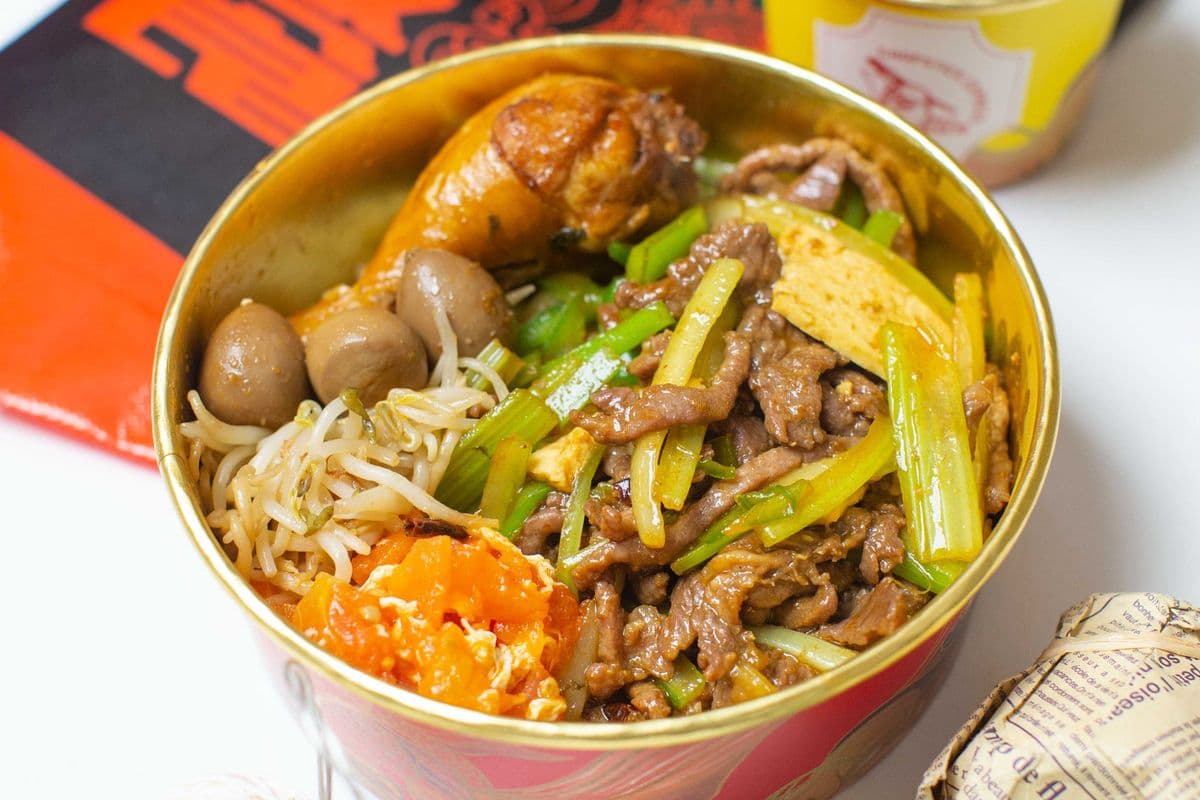 (C7)Stir-fried beef Tenderloin with celery on rice【销魂牛肉】盖码饭