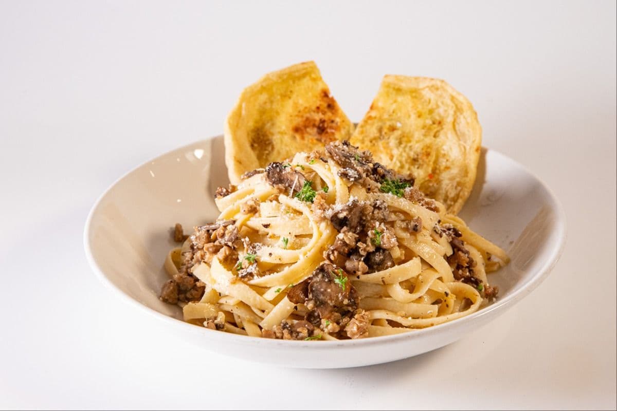Fettuccine Alla Salsiccia