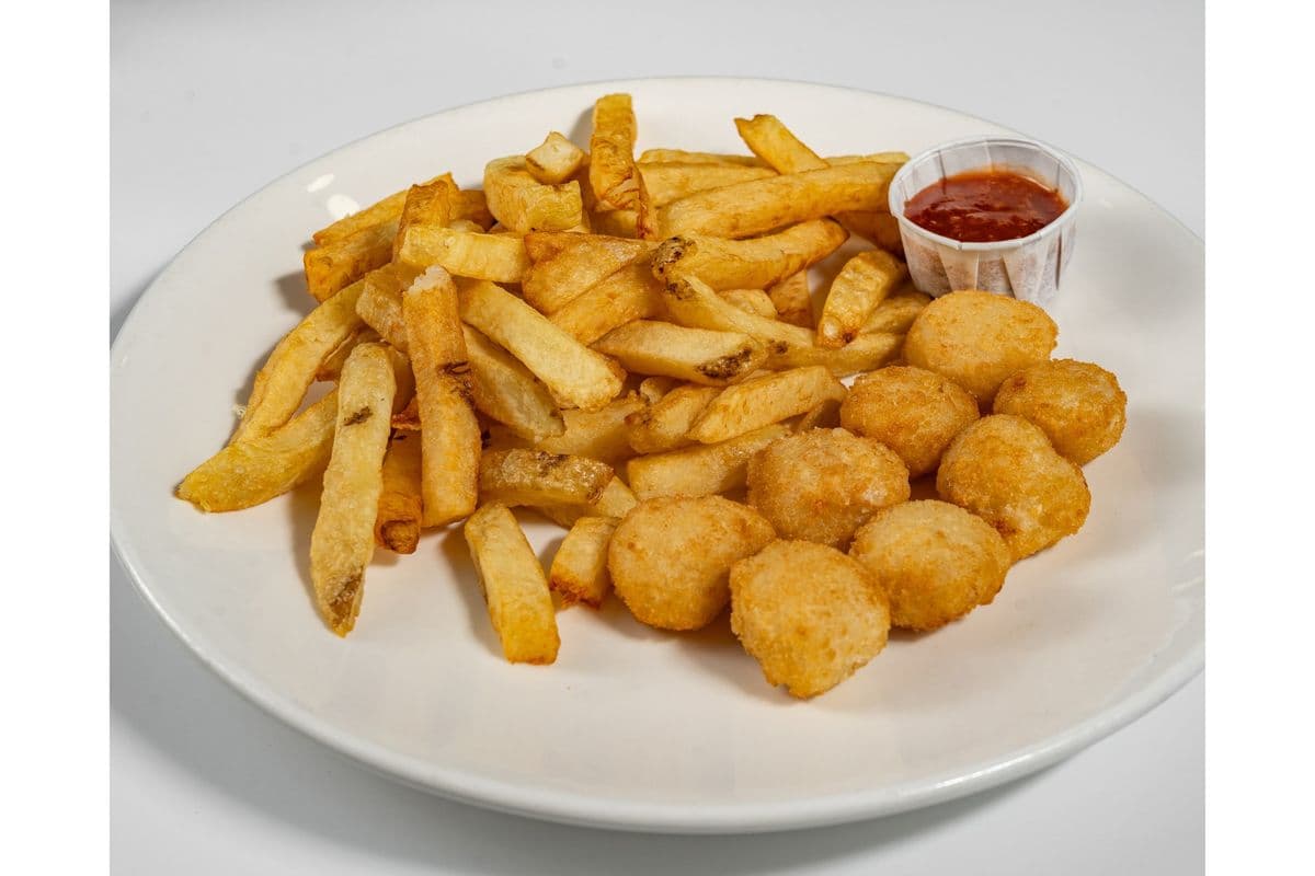 Breaded Scallops (8 pcs) and Chips (1020 Cal)