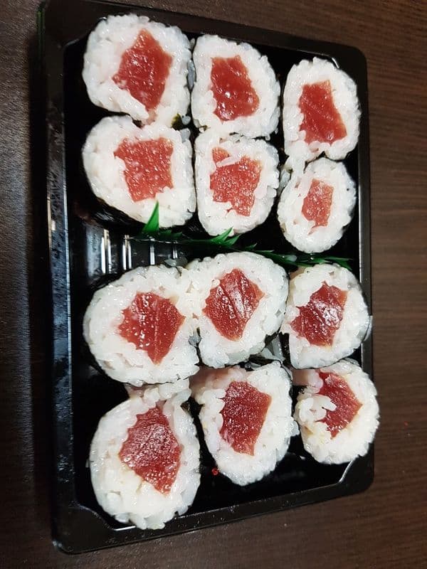Tuna Roll (6 pcs)