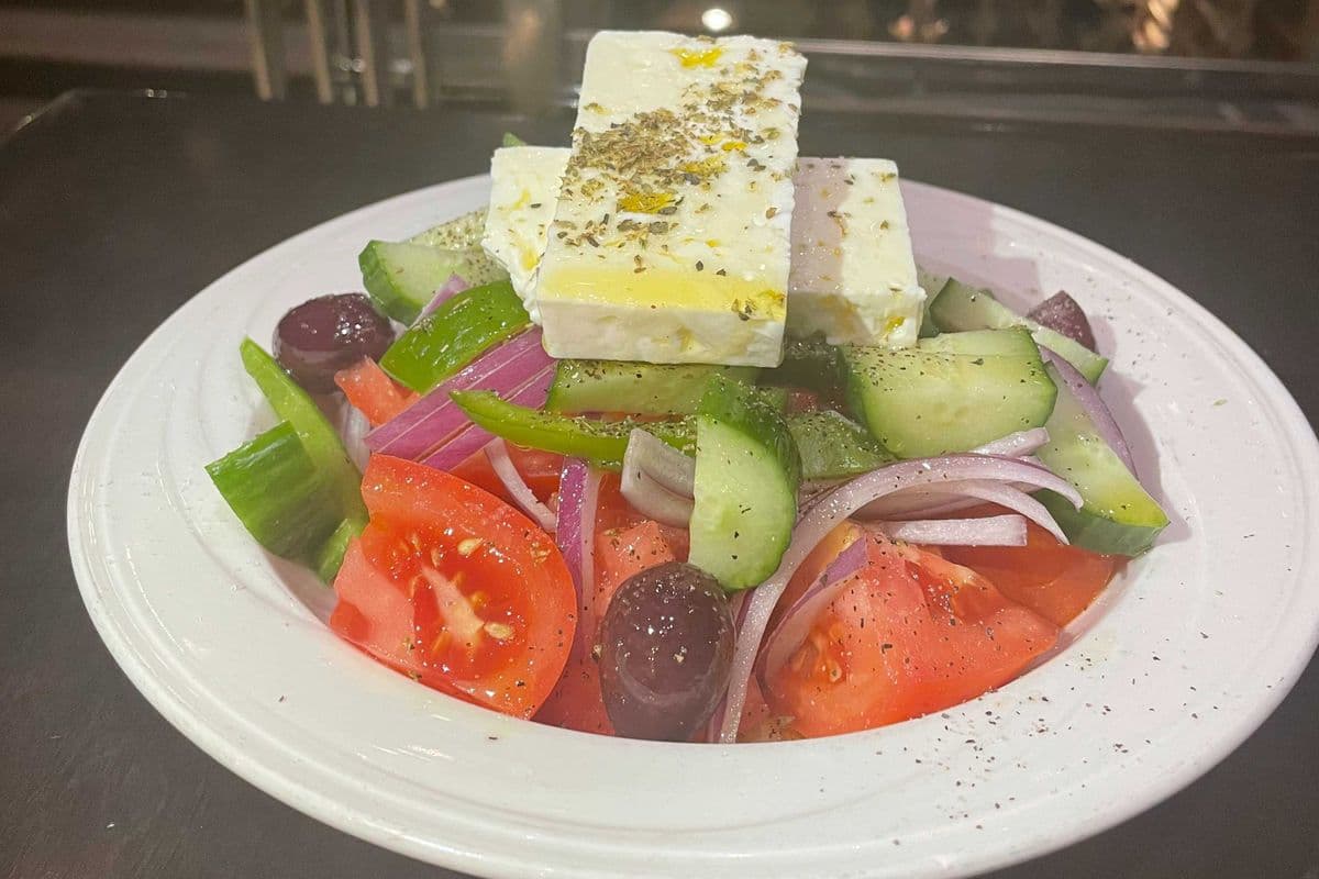 Salade grecque authentique / Authentic Greek Village Salad