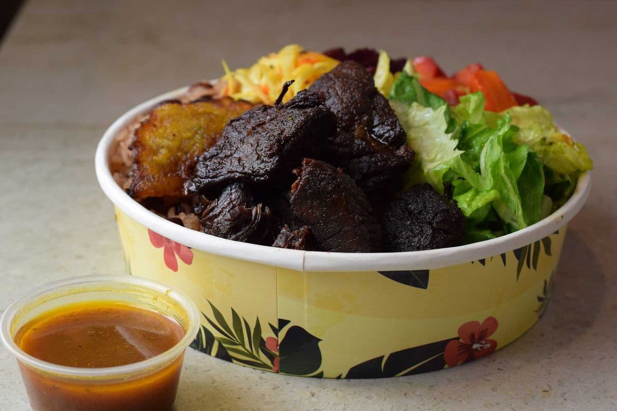 Plat Tasso cabri / Fried goat shank