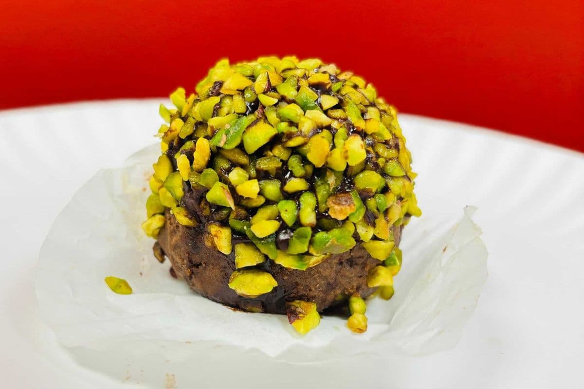 Pistachio Truffle (One Piece)