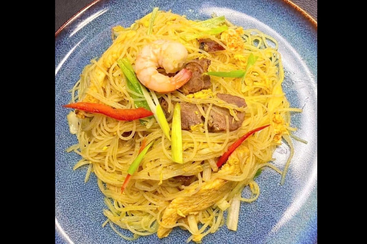 43. Singapore Style Fried Rice Noodle (Spicy) 新加坡炒米粉