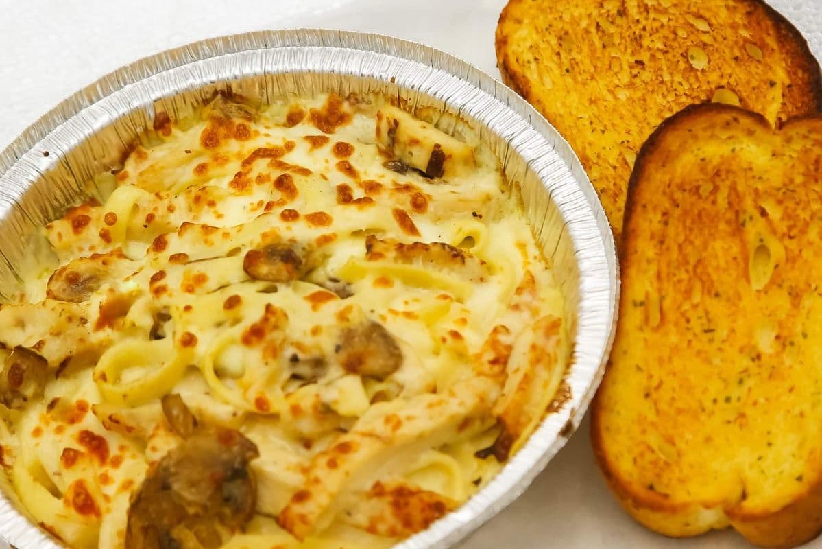 Chicken Mushroom Alfredo W/ GARLIC BREAD