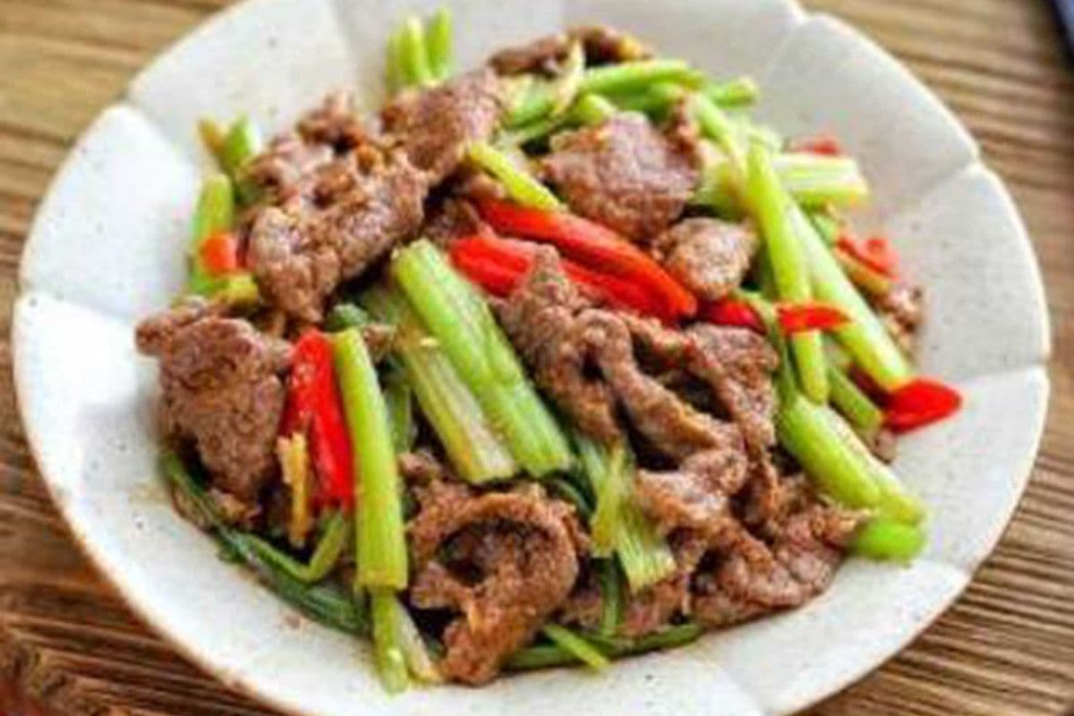 3. Stir Fried Beef with Celery(芹菜牛肉)