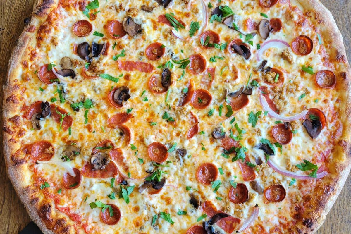 16" Carne Pizza