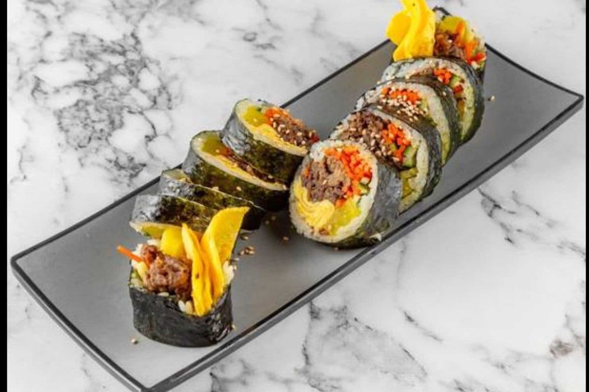 Bulgogi Kimbap (불고기 김밥)