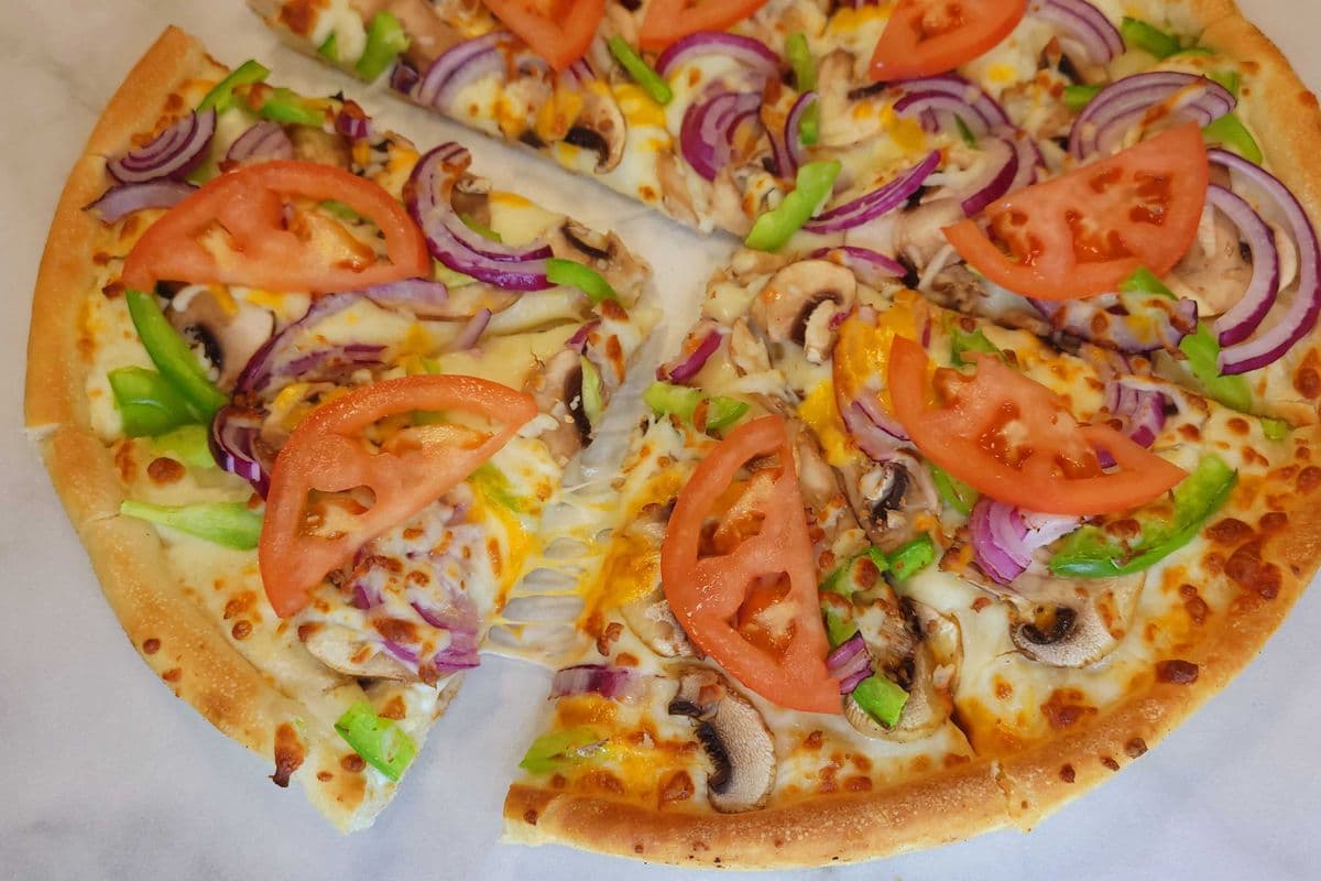 Large Vegetarian + 3 FREE DRINKS