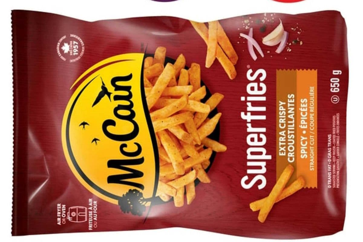McCain® Superfries® Extra Crispy Spicy Straight Cut Fries, Made in Canada from domestic and imported ingredients (650g)
