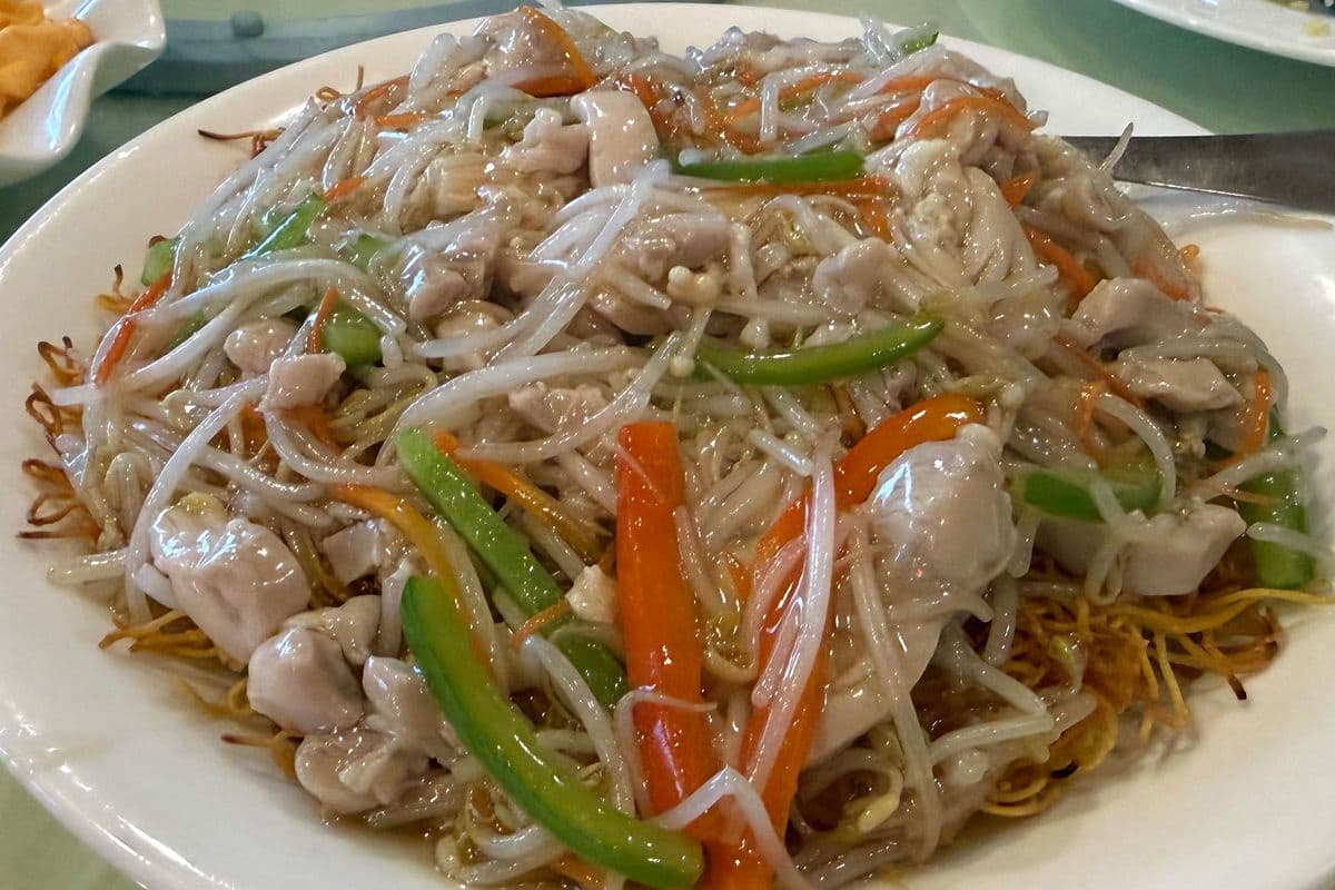 Shredded Chicken Chow Mein (Crispy) 雞絲炒麵(大) ((Size: R 大))