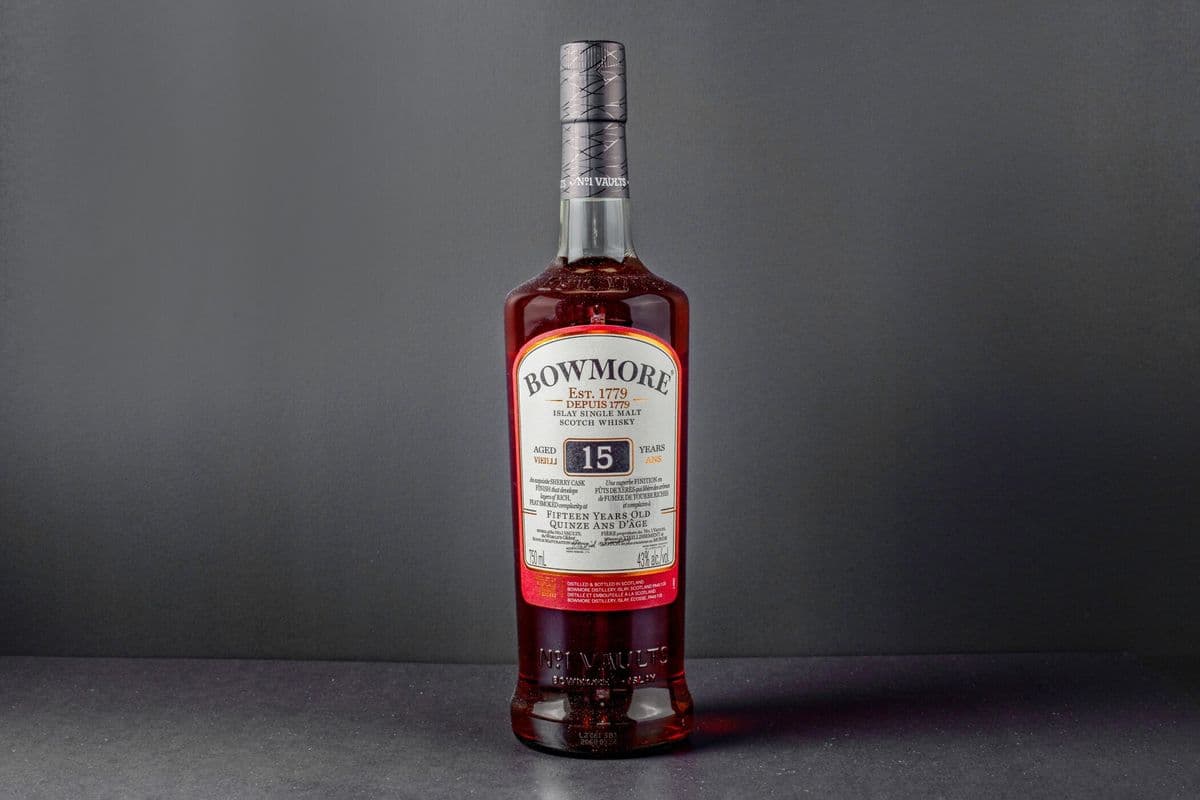 BOWMORE 15 YR OLD DARKEST (1 x 750ml)