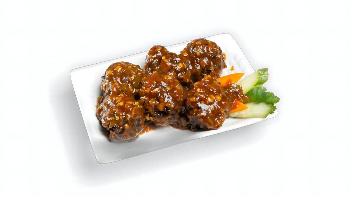 Veggie Manchurian Dry/Gravy (8pcs) (V)
