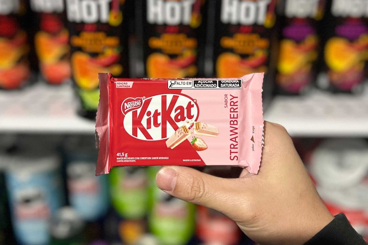 KitKat Strawberry Chocolate Bar 41.5g – Brazil Limited Edition (41.5g)