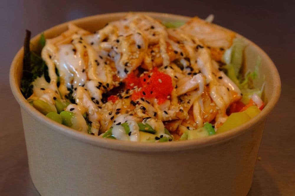 Bol poké au saumon grillé / Grilled Salmon Poke Bowl
