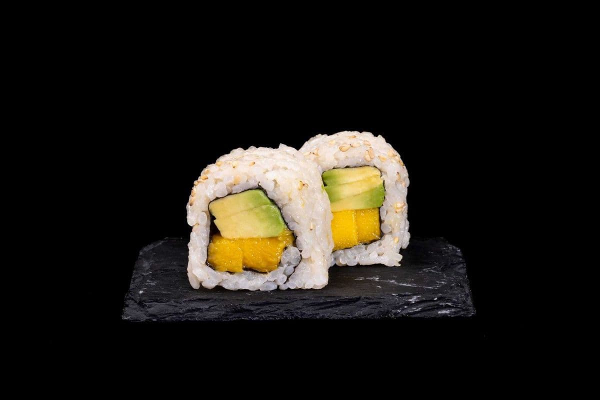 C21. Mango Avocado Roll (8pcs)