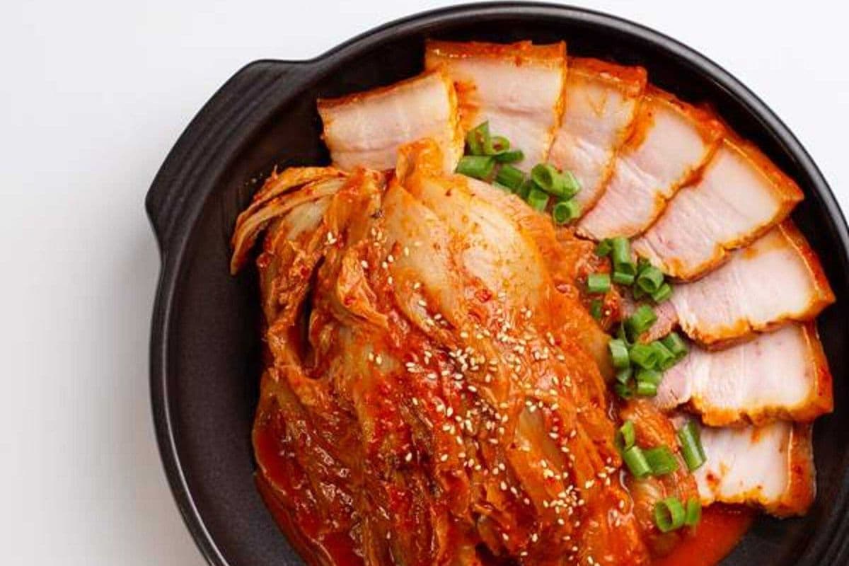Kimchi-Jjim (삼겹살 수육 김치찜 辣泡菜炖猪肉)