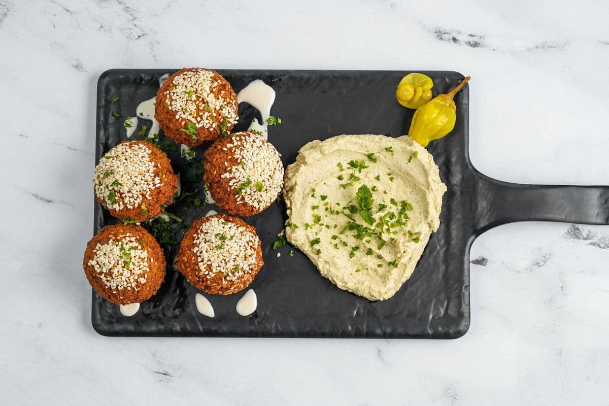 Cinq falafels avec hummus menthe / 5 Falafels with Mint Hummus
