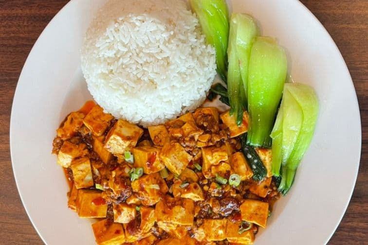 Mapo Tofu on Rice (麻婆豆腐饭)