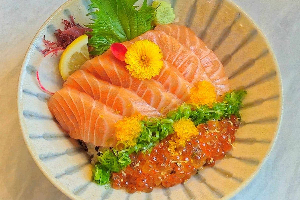 Salmon Oyako Donburi