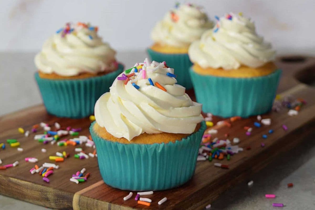 Vanilla Cupcakes (6 packs)