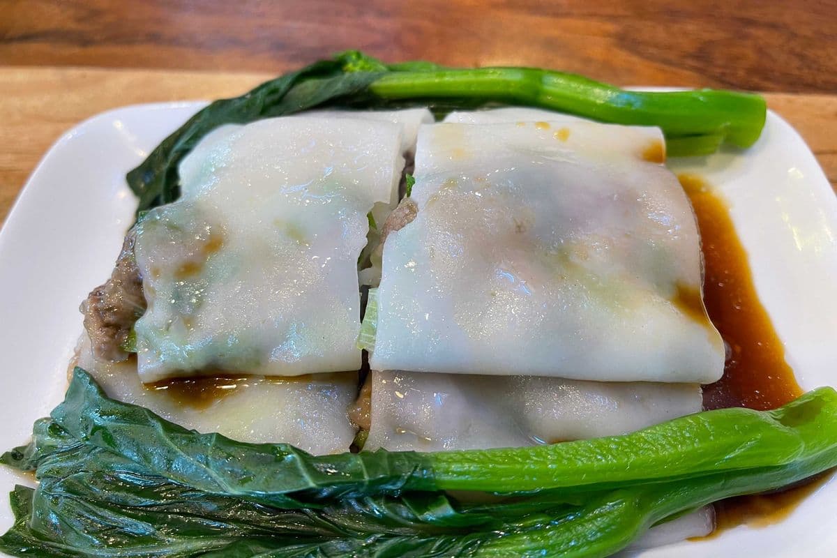 A25 Steamed Rice Rolls with Beef 香茜牛肉腸