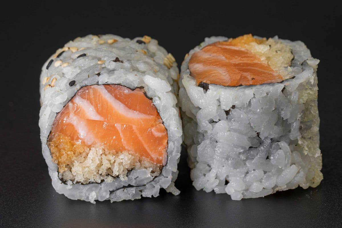 S16. Spicy Salmon Roll (6 pcs)
