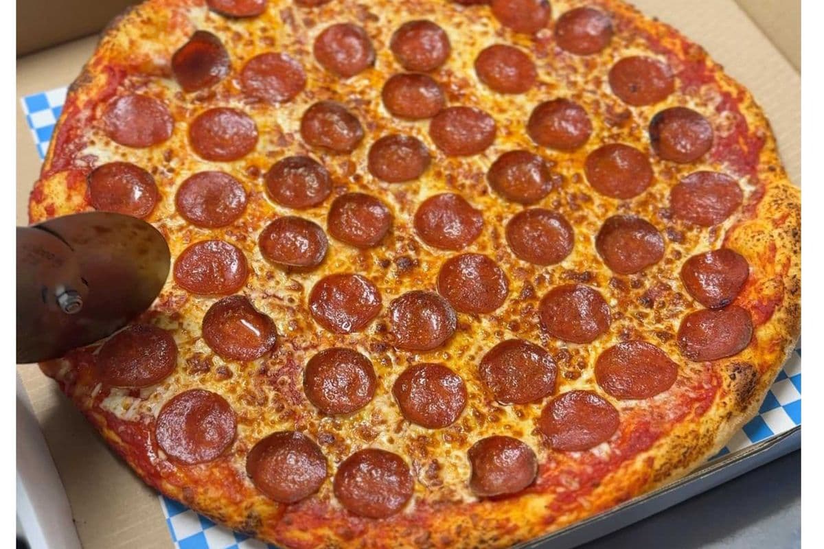BIG OFFER Pepperoni Pizza only Medium (3400+ sold last month) Limited Time !!!!!!