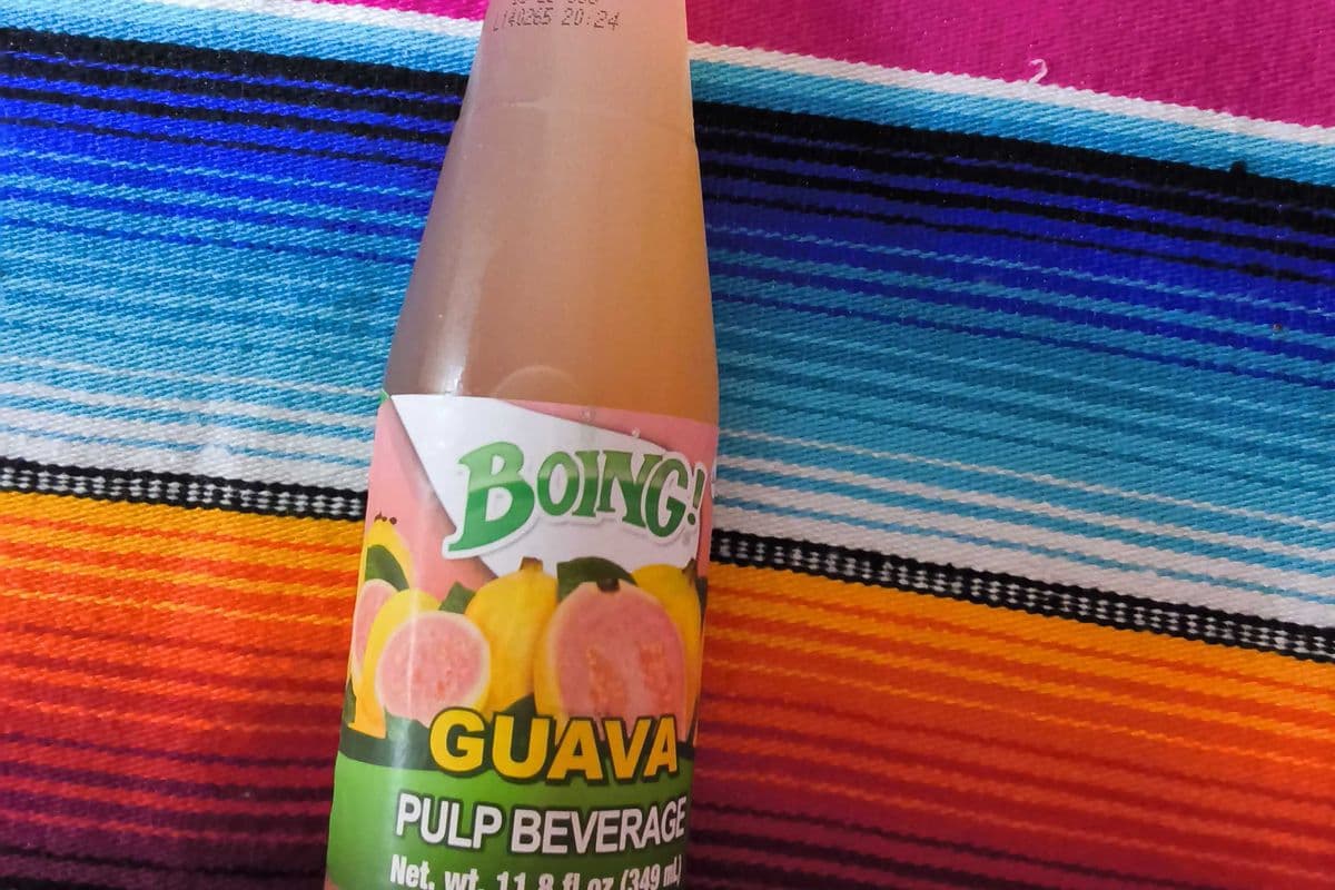 Boing Guava pulp Glass Bottle (370ml)
