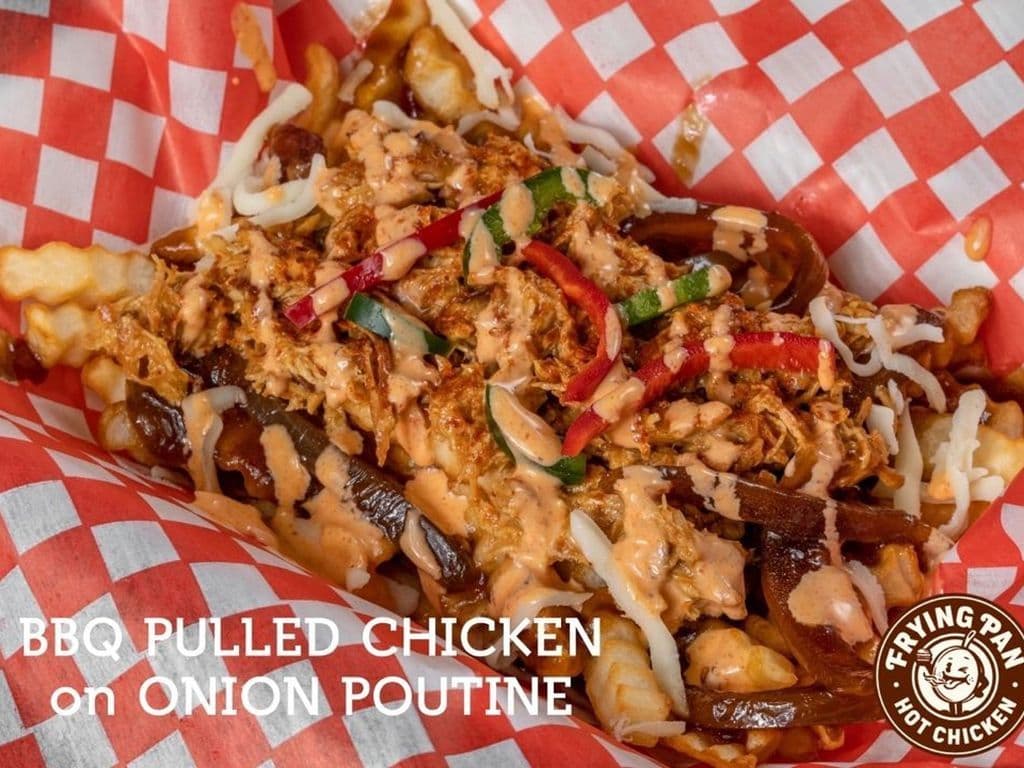 BBQ PULLED CHICKEN ON ONION POUTINE