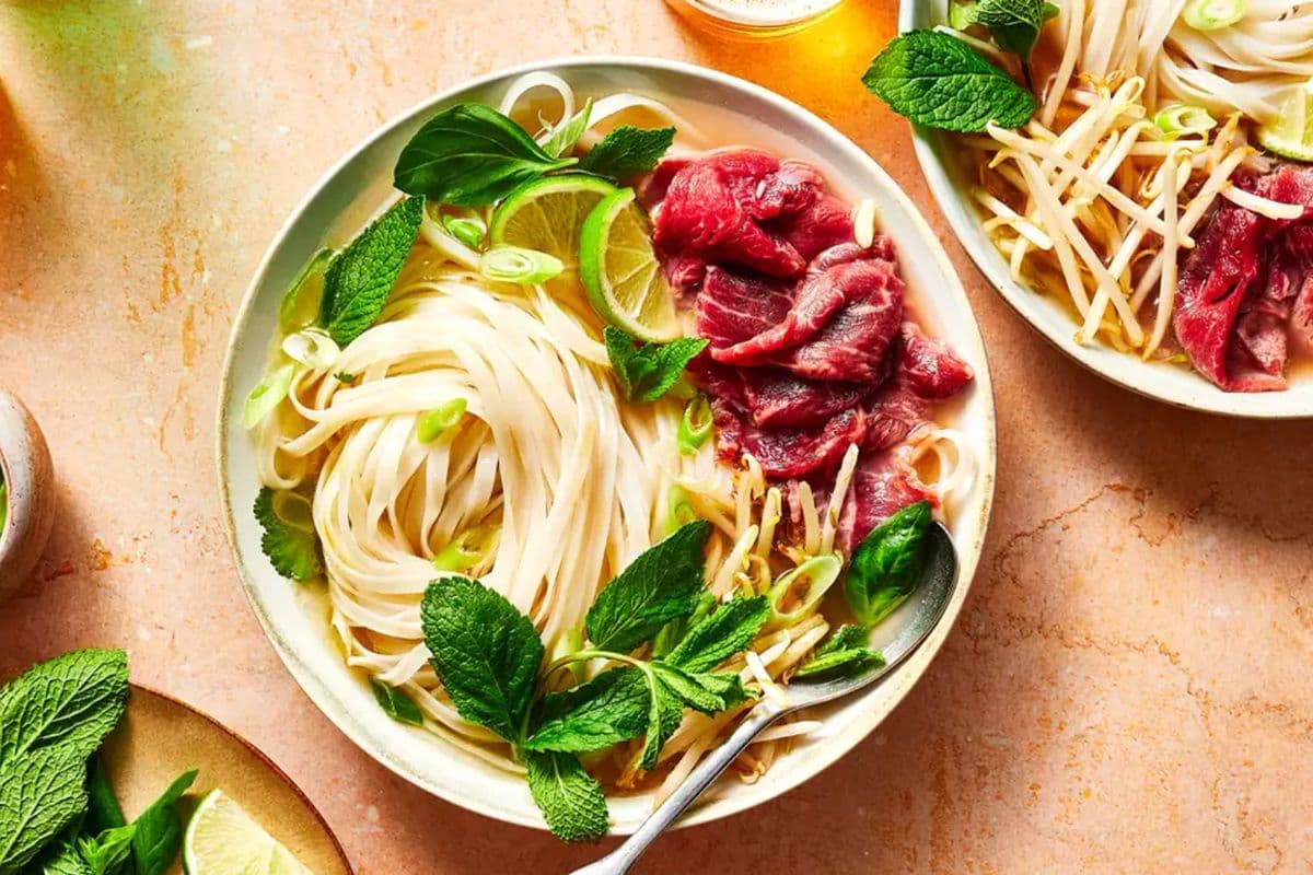 8. Soupe Tonkinoise au boeuf saignant / Rare Beef Tonkinese Soup⽣⽜